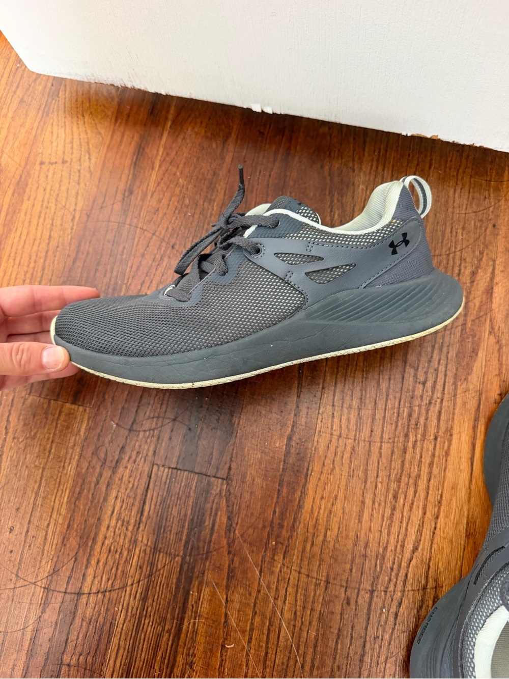 Under Armour women Gray Lightweight Running Shoe